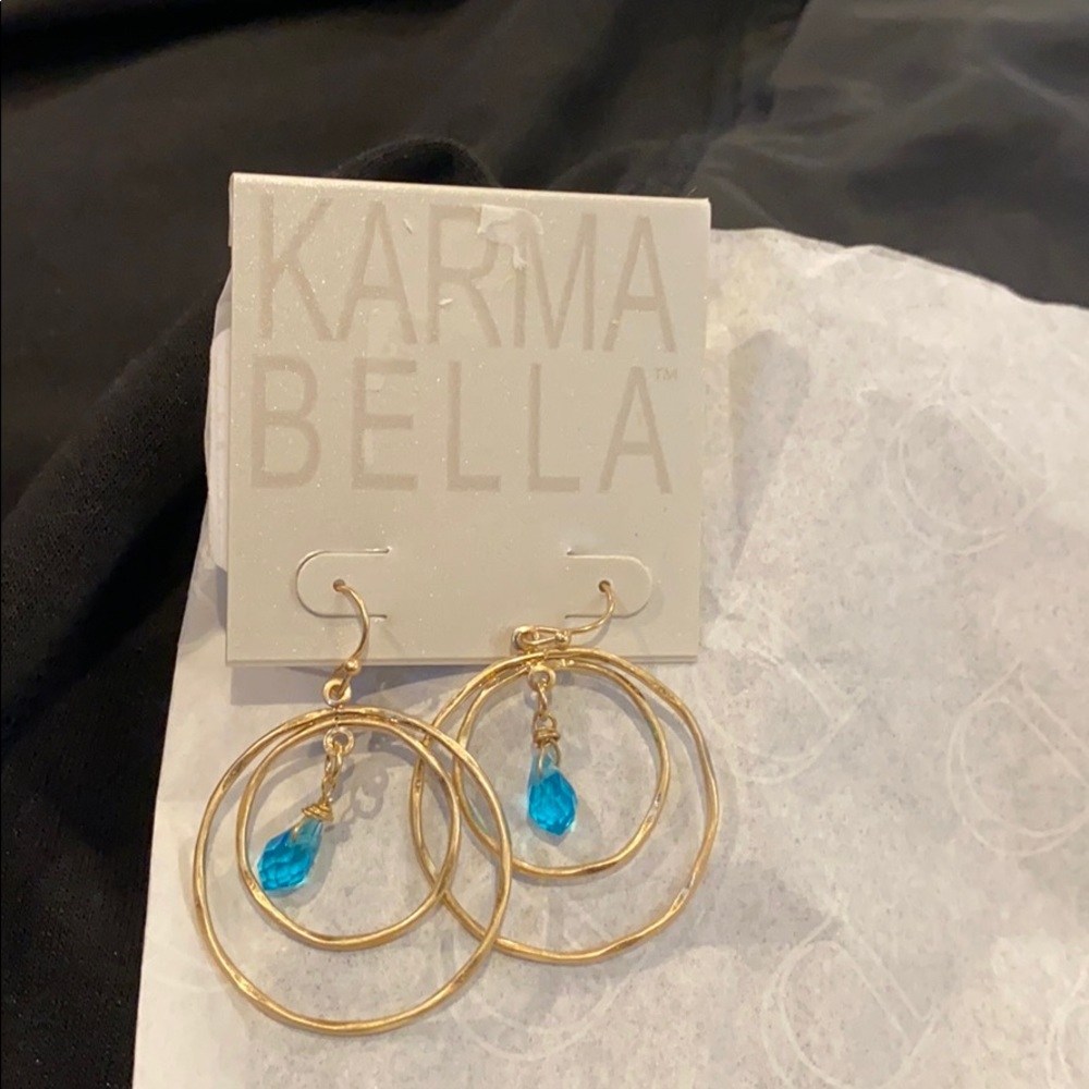 Women's earrings